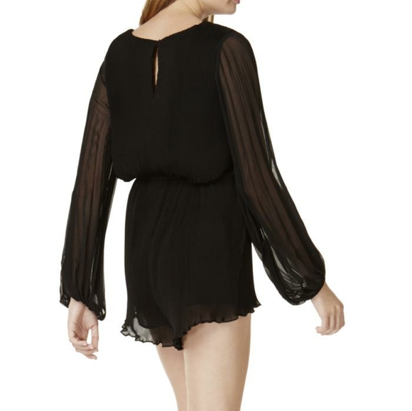 ASTR Black Long Sleeve Romper Medium NWT - Picture 2 of 5